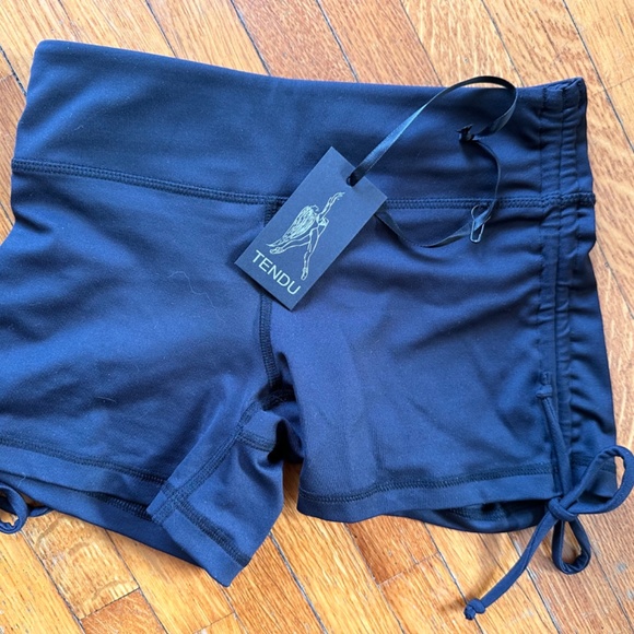 Kids Tendu Active black shorts NWT - Picture 2 of 3